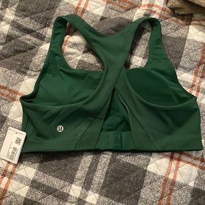 NWT Lululemon size 10 Invigorate Sports Bra